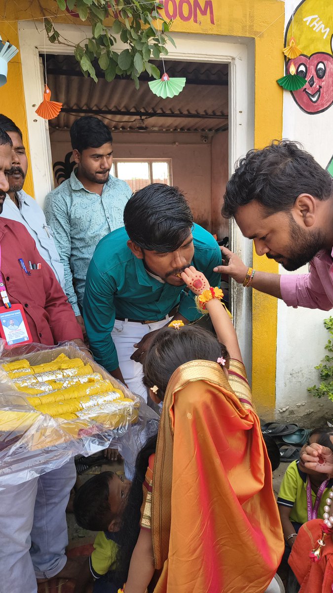 Saachifundation's tweet image. @AnilAgarwal_Ved
Saachi Foundation के अंतर्गत चल रहाKids Gardens Play School Ghazipur,UP आज संकट में है।20मई के बाद किराये का मकान खाली करना है। हम जरूरतमंद बच्चों को शिक्षा दे रहे हैं। आपका सहयोग सैकड़ों बच्चों के सपनों को बचा सकता है सर🙏📷#SaveEducation #Ghazipur #HelpKids