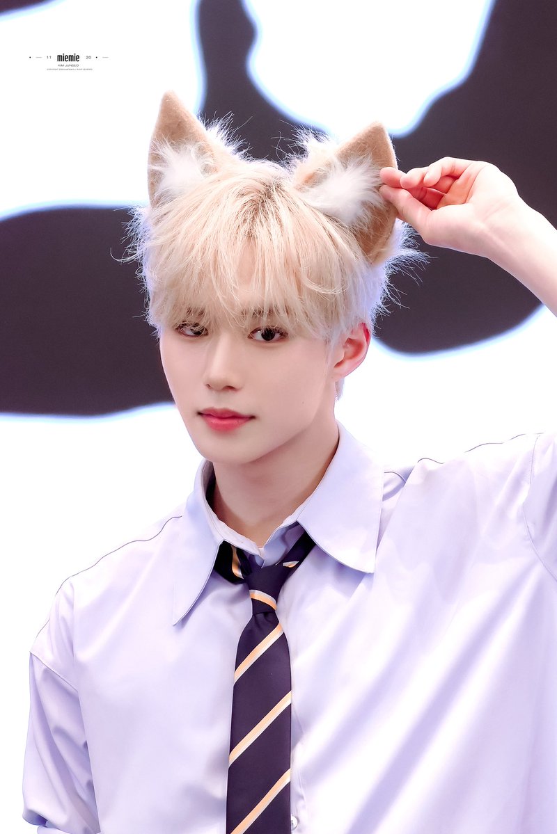 𝐦𝐢𝐞𝐦𝐢𝐞 tweet media