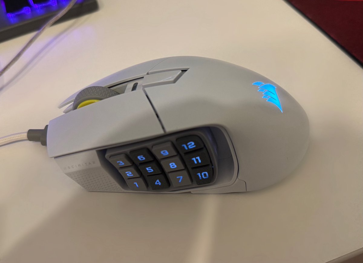 みつー tweet media