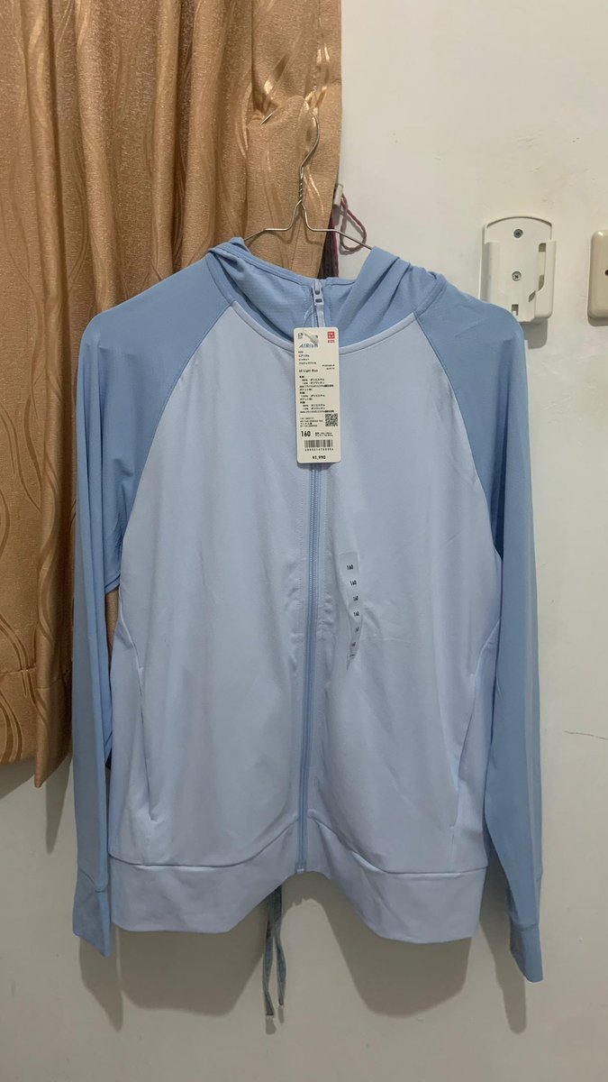 urk0alaa's tweet image. WTS 
want to sell

NEW Uniqlo Airsm Jacket 
blue ukuran 160 ( kids ) tapi bisa dipake dewasaaa

150k 
bisa orenn 🍊
#zonauang #jacket #uniqlo #wts #airsm