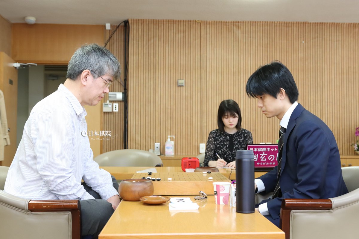 Nihonkiin_pr's tweet photo. 第51期棋聖戦Bリーグ、孫喆八段が王立誠九段に勝利し、リーグ成績は2勝1敗となりました。 https://t.co/MZO1bJghvR