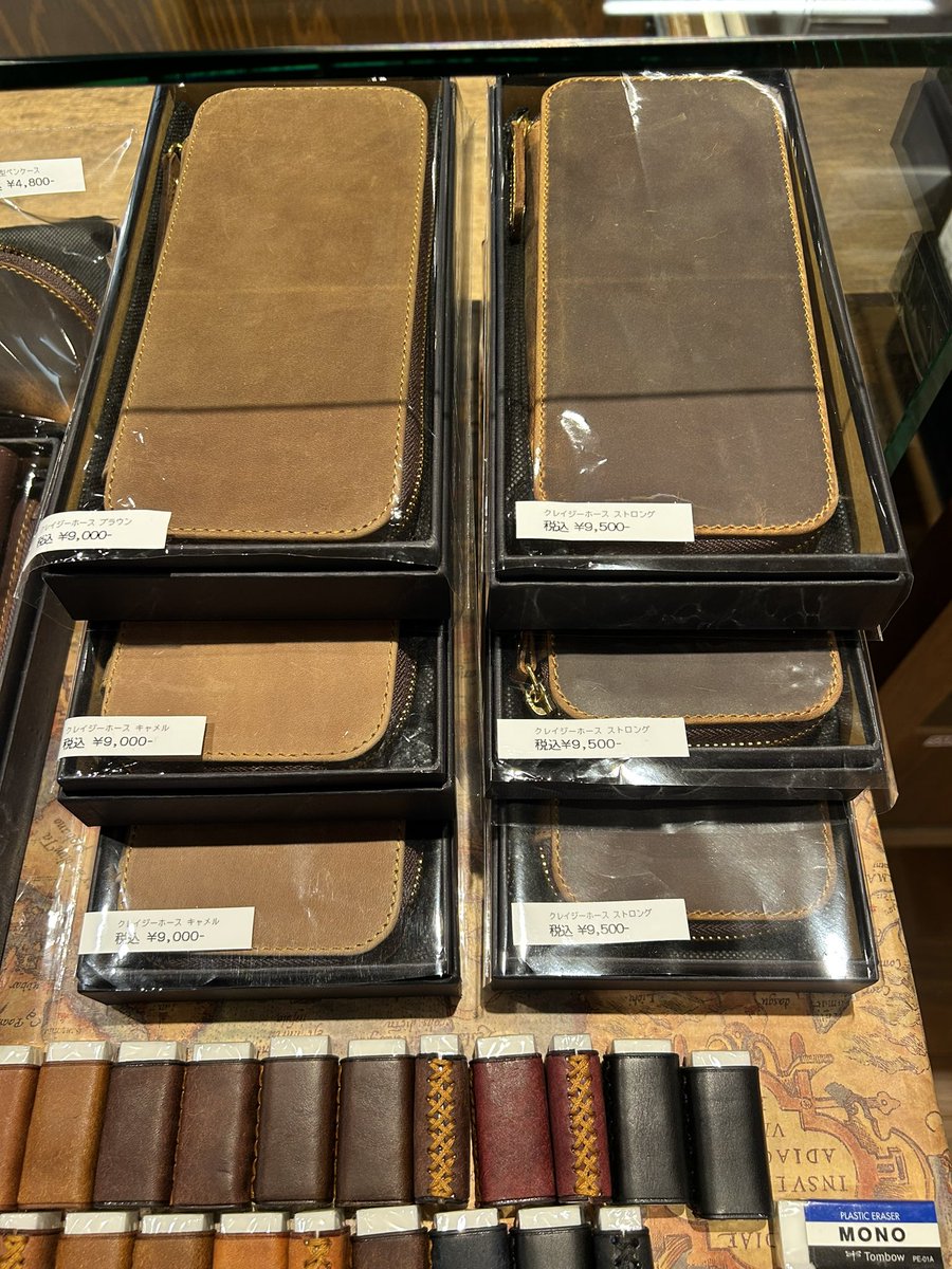 バハギア入荷しました
◆アーチ型ペンケース1点
クレイジーホースのビンテージ感がエイジングを予感させてくれます。
富士山🗻の麓 ペンネジューク