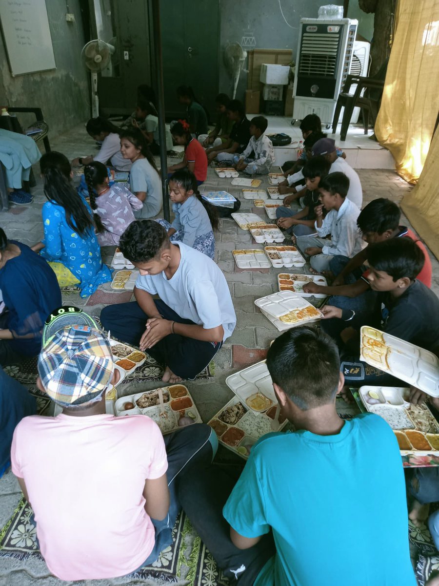 zeal1992's tweet photo. Kind donors ❤️
First day of summer vacation
Thankful to Anand bhai of Kaffa for sending 100 food packets
#Sahaay #Freeedom https://t.co/afFVa36C6W