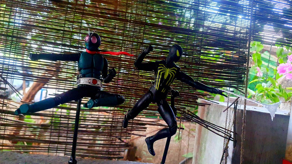 Carnotaurus4774's tweet image. My ZD Toys Shin Kamen Rider &amp;amp; Anti-Ock Spidey figures have arrived today and imma just say that these figs are both absolutely AMAZING &amp;amp; it was definitely fun posing them around like sheeshhh 🔥🦗🕷

#KamenRider #Tokusatsu #SpiderMan #Marvel #InsomniacGames #ZDToys