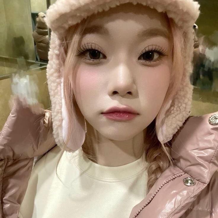 meolune's tweet photo. hi,  looking for moots ! 🩰

—  infj , 19
— ults; txt , stayc , aespa , illit , billlie
—  not  new  to  #stantwt  #kpoptwt  
—  lf  interactive  #moots

any  fandom  is  welcome  .ᐟ 🦒

♡  &amp;  ↻  are  highly  appreciated https://t.co/ShVzTESCMt