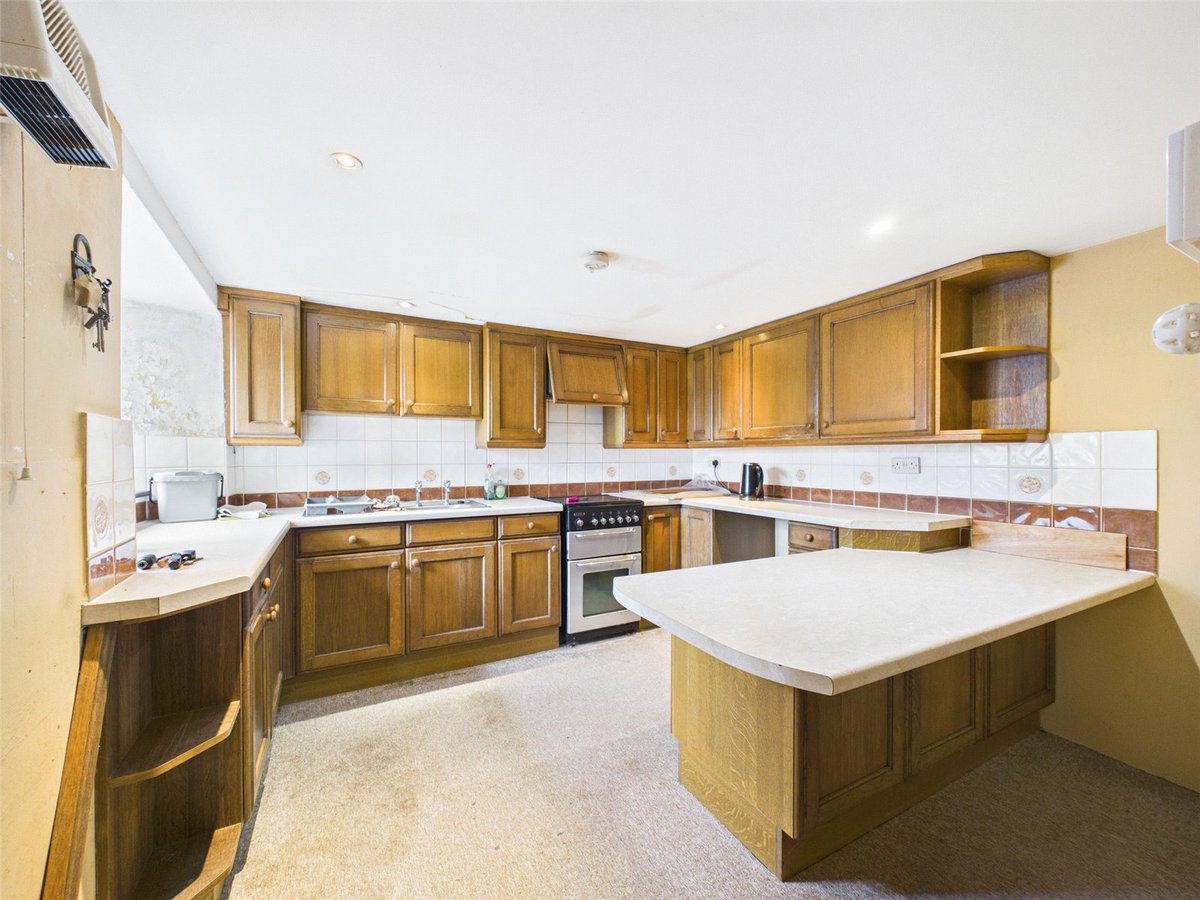 KivellsProperty's tweet image. 🎉 JUST LISTED 🎉
📍 Two Waters Foot, #Liskeard
💰 Guide Price: £425,000

A detached three bedroom farmhouse set within approximately 1.34 acres boasting fantastic potential for renovation. EPC - G.
🌐 kivells.com/properties/LIS…

#JustListed #TheSignThatSells