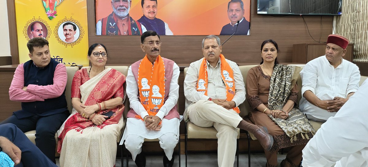ManisharmaBjp's tweet photo. आज पार्टी कार्यालय कमलम में भारत सरकार के रक्षा राज्य मंत्री श्री @SethSanjayMP जी से शिष्टाचार भेंट का अवसर प्राप्त हुआ।

संगठनात्मक विषयों पर उनका मार्गदर्शन एवं अनुभव हम सभी कार्यकर्ताओं के लिए बेहद प्रेरणादायक रहा।

@BJP4Chandigarh @JPMalhotra  @AtulGargBJP @iNirala4India https://t.co/udW491KLtH