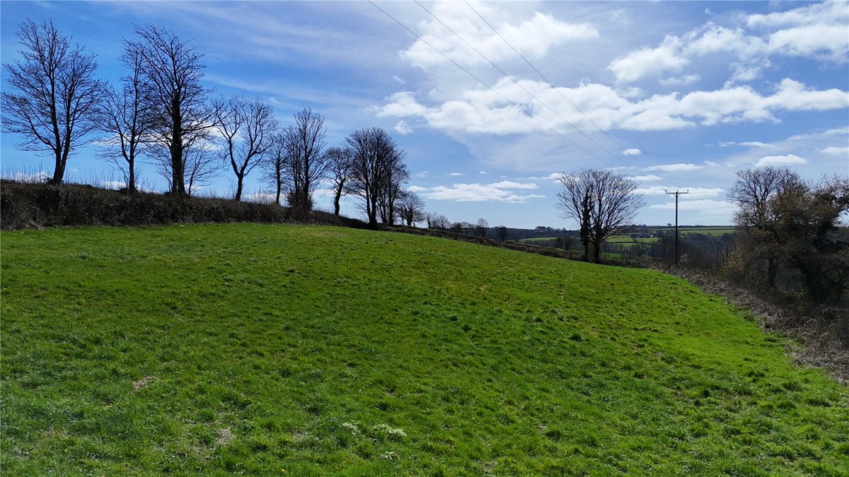 KivellsProperty's tweet image. 🎉 JUST LISTED 🎉
📍 Two Waters Foot, #Liskeard
💰 Guide Price: £425,000

A detached three bedroom farmhouse set within approximately 1.34 acres boasting fantastic potential for renovation. EPC - G.
🌐 kivells.com/properties/LIS…

#JustListed #TheSignThatSells