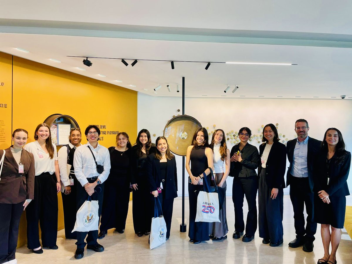 USUNRome's tweet photo. What an inspiring visit! Our American Fulbright and Gilman Scholars spent last Friday visiting @WFP and @FAO, gaining valuable firsthand insights into their critical work to combat global hunger and strengthen food security. They engaged directly with leaders and experts, toured the facilities, and connected with U.S. Mission colleagues and fellow Americans working at Rome’s UN agencies. 

Today’s scholars are tomorrow’s American leaders in multilateral diplomacy. Thank you to everyone who made this program possible!