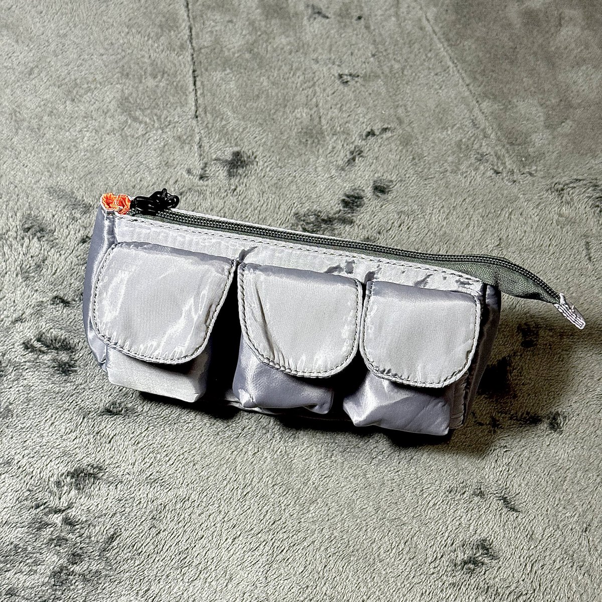chinshipment's tweet photo. BBLDのケース ！？
「GEARS PACK」を購入

ランチャー2個＋グリップ入る！
ベイ3個入る！
ワインダーにも対応！
札やシールの入るポケット3箇所！

わかってるなぁタカラトミー!
わかってるなぁBBLD!!
.
..
…
サンスター…？
ﾊﾞﾝﾀﾞｲﾅﾑｺ…？
#ベイブレードX
わかってるなぁバンダイナムコ… https://t.co/BtrOJZi08h