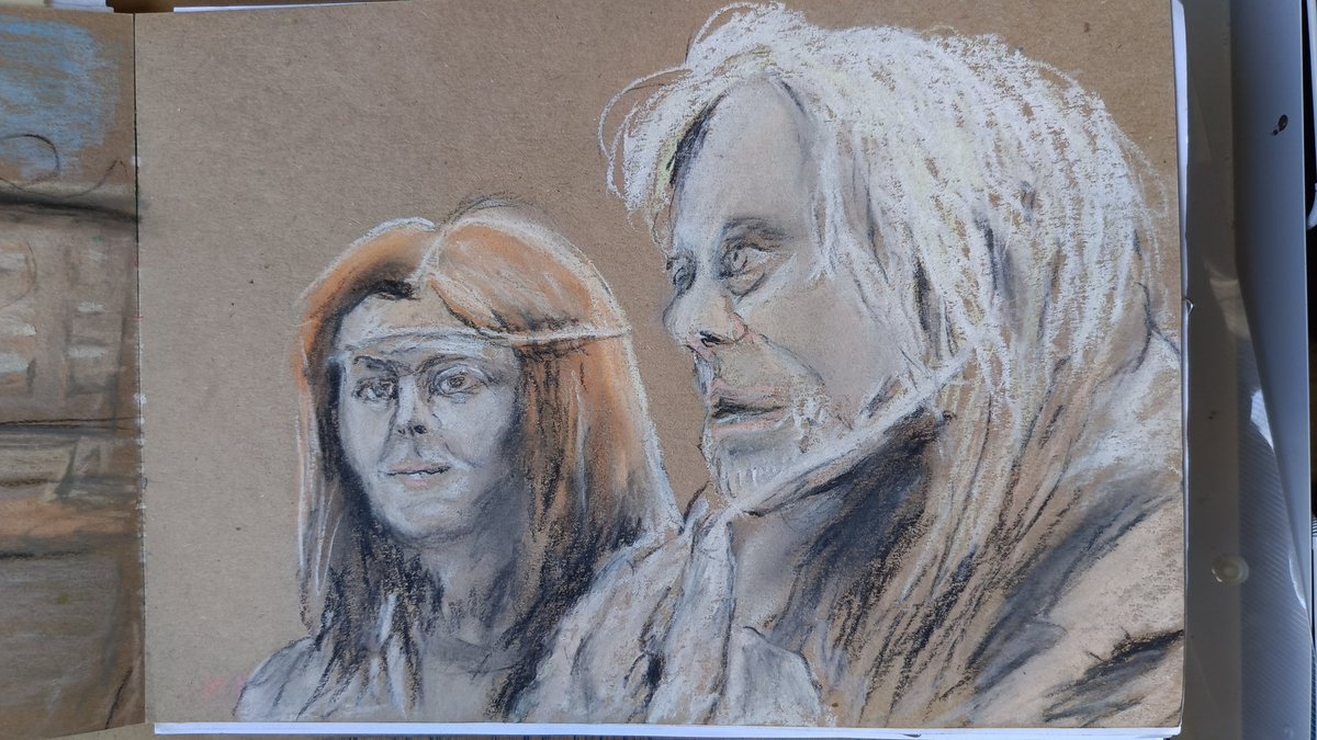 v4aAqTHxlKoa5qB's tweet image. Soviet hippies
#age
#time
#gradutation