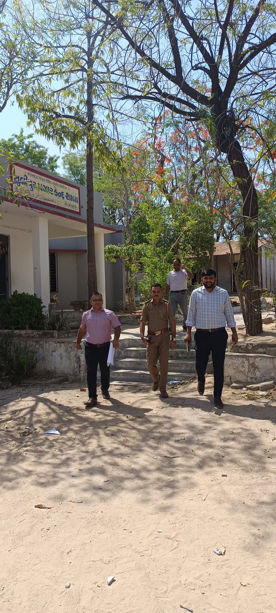 આગામી સમયમાં યોજાનાર વડનગર તાલુકા/જિલ્લા પંચાયત ચૂંટણી સંદર્ભે અતિસંવેદનશીલ મતદાન મથકોની સંયુક્ત મુલાકાત કરવામાં આવી <a href="/CollectorMeh/">Collector Mehsana</a> <a href="/KheraluPra44131/">Prant officer Kheralu and ERO 20</a> <a href="/dgpgujarat/">DGP Gujarat</a>