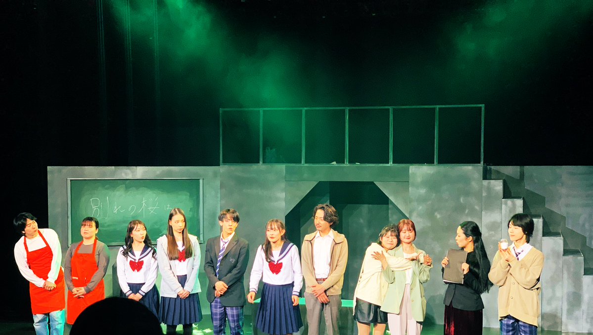 🌅#赤に舞う🌅

ひめの出演舞台観劇🙋#ワンエムジー
💪元気が見れました🙋💨

おべんと屋さんの🍱おかーちゃんが
とてもきゅーとでした♡😋🫰

作品の感じかたの
正解はわかんないけど🙏

ワシはなんだか
『きもちわるい』と『かわいそう』でした🙋

何も話してない軸の先生
かわいそーだなぁーって🙋