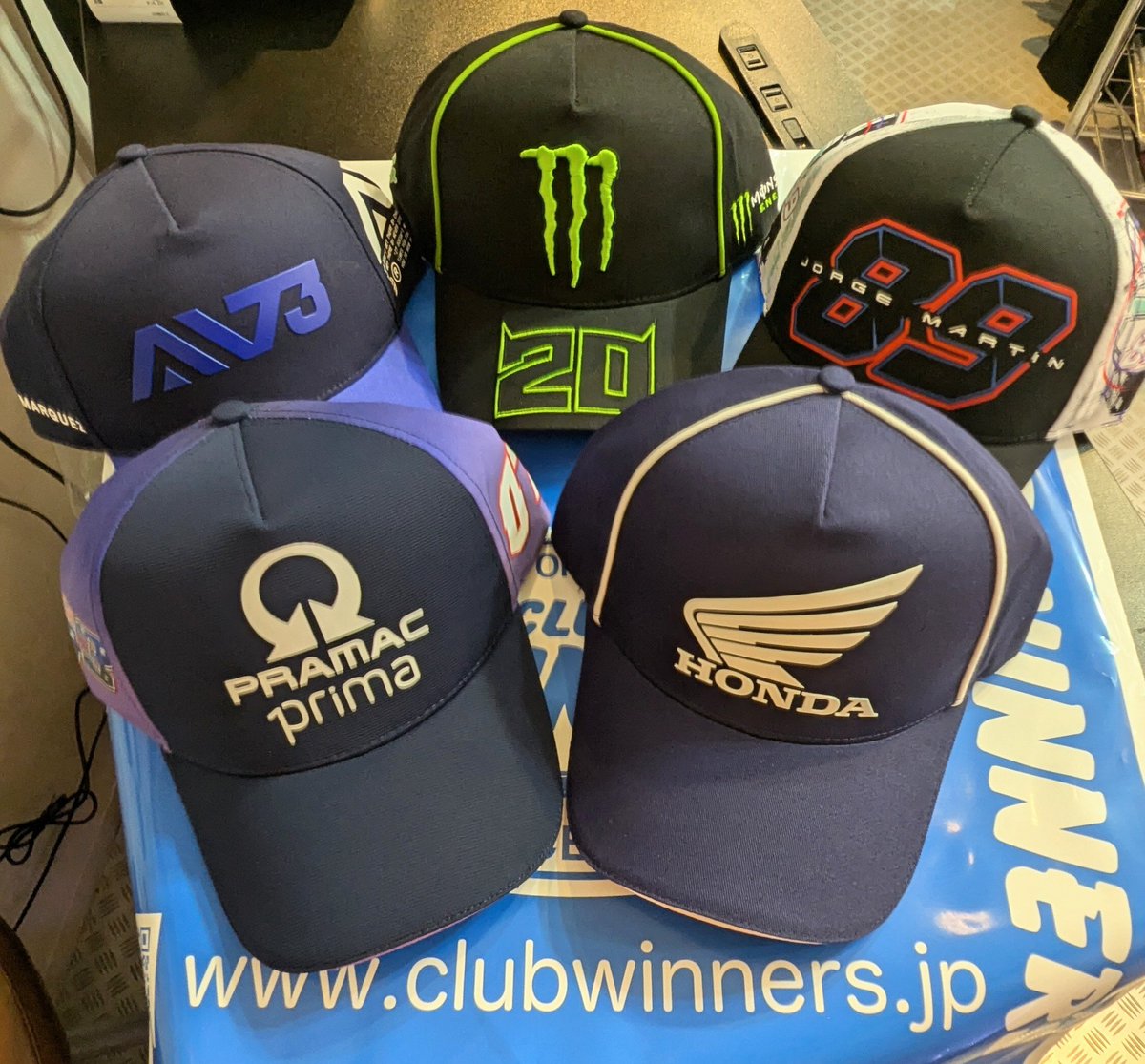 motorsports_cw's tweet photo. 2026年motoGPチーム&ライダーキャップ入荷!!!😆
商品詳細はページはコチラ🔽
https://t.co/ftNype1j97
#F1グッズ #f1jp #モータースポーツグッズ #名古屋駅 #エスカ地下街 #motogp #モトGP #hondaracing #hrc #pramac #jorgemartin #fabioquartararo #alexmarques https://t.co/6TrsFfmJ1A