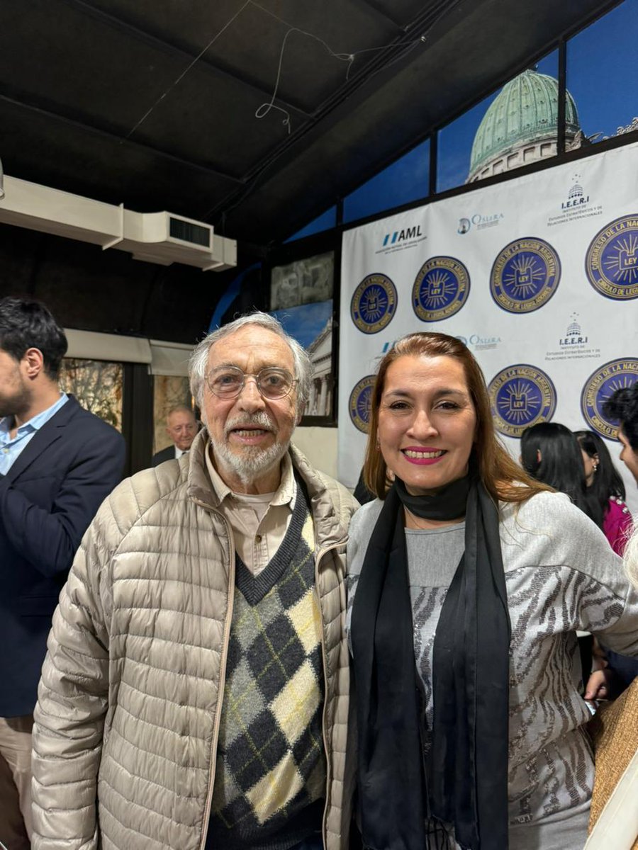 lorematzen's tweet photo. Nuestro querido Luis Brandoni! 
Se nos fue el Beto… y la pucha que duele!
La última vez que vino a Río Negro fue para acompañarme, para apoyar… como un militante, pero sobre todo como un amigo.  De esos que están cuando los necesitás! 
Un actor enorme, sí. Se va un cacho de nuestra cultura!
Pero también un radical de convicción, de los que no se corren y te enseñan con el ejemplo.
Se va alguien que voy a llevar siempre conmigo.
Gracias por tanto, Beto.
Hasta siempre.
Tres empanadas. 🤍
#Brandoni