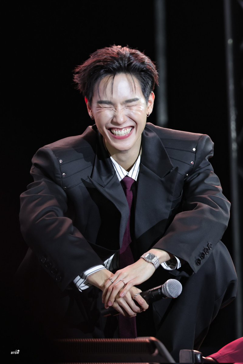 𝘽𝙏𝙎𝙒 tweet media