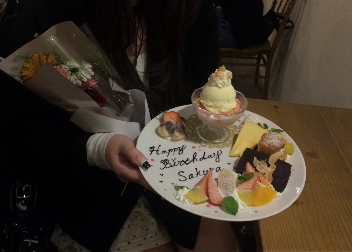 友達が誕生日祝ってくれた( ߹ᯅ߹ )
受験終わったら一緒にあいみょんのライブ行く約束したよ❤️❤️❤️
<a href="/aimyonGtter/">あいみょん 🦭</a>