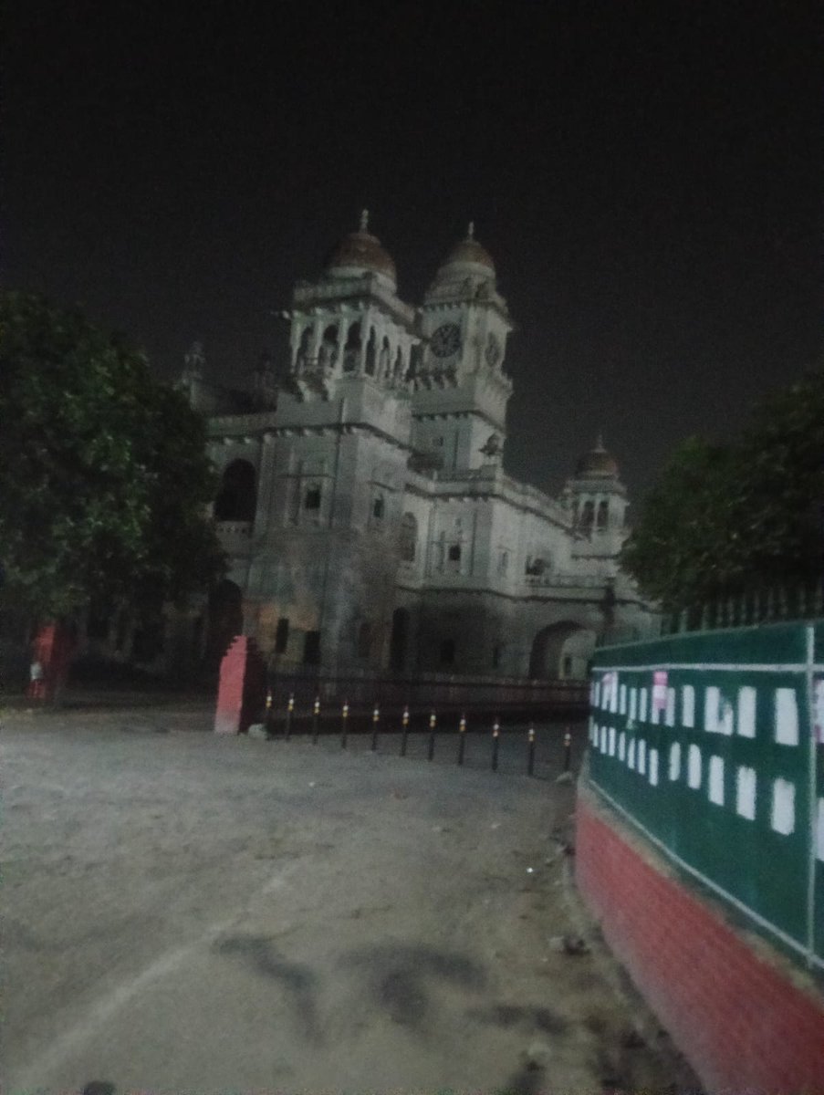 Kanpurneeds's tweet image. स्मार्ट सिटी प्रोजेक्ट में गांधी भवन को कागज़ों में चमका दिया गया इस सजावट पर पूरे 8 करोड़ 57 लाख रुपये खर्च कर दिए गए
लेकिन ज़मीनी हकीकत देखिए इतना पैसा गया कहाँ ये समझना मुश्किल नहीं है। #smartcityscam
@smartcitykanpur @myogiadityanath