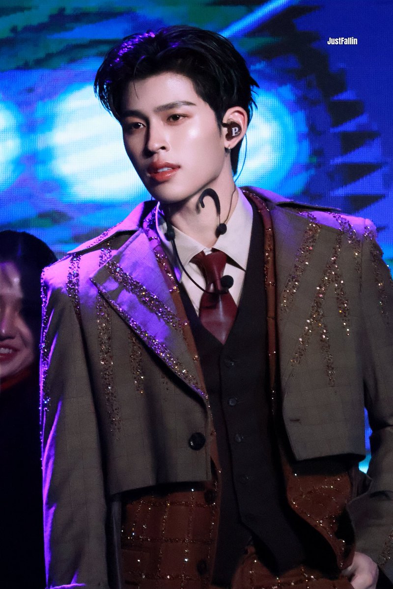 JustFallin tweet media