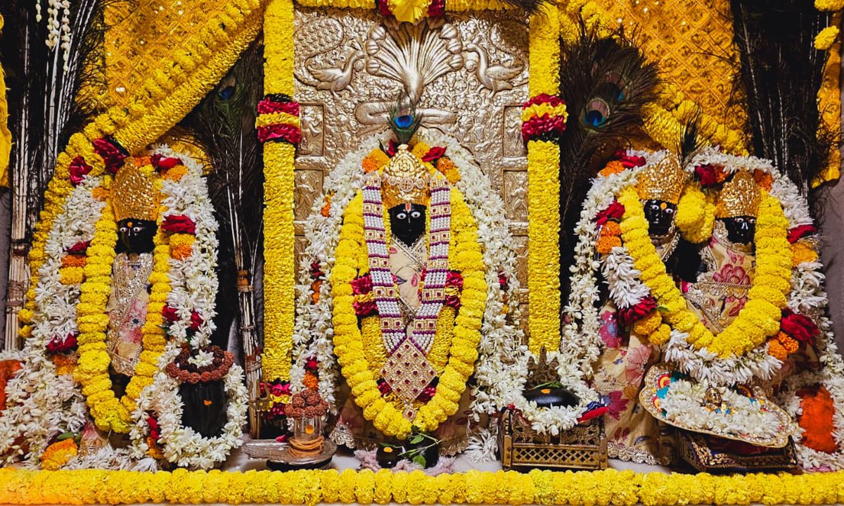 ShriVishwanath's tweet image. अक्षय तृतीया के पावन अवसर पर धाम में विराजमान भगवान श्री बद्रीनारायण जी का विशेष श्रृंगार।
#kashivishwanath #kashi #hindu #sanatandharma #VishwanathDham