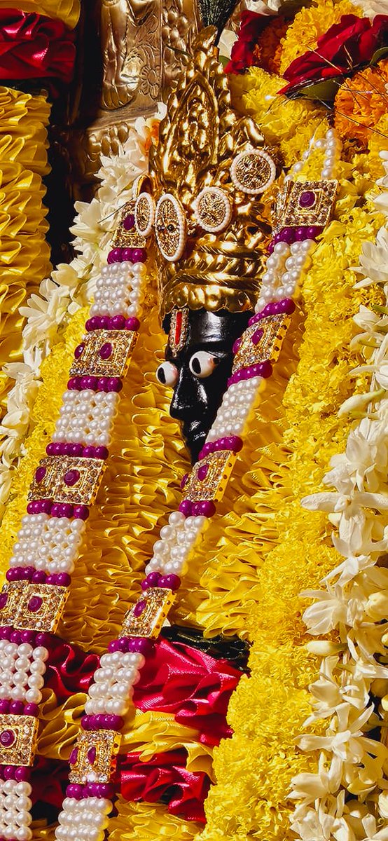 ShriVishwanath's tweet image. अक्षय तृतीया के पावन अवसर पर धाम में विराजमान भगवान श्री बद्रीनारायण जी का विशेष श्रृंगार।
#kashivishwanath #kashi #hindu #sanatandharma #VishwanathDham