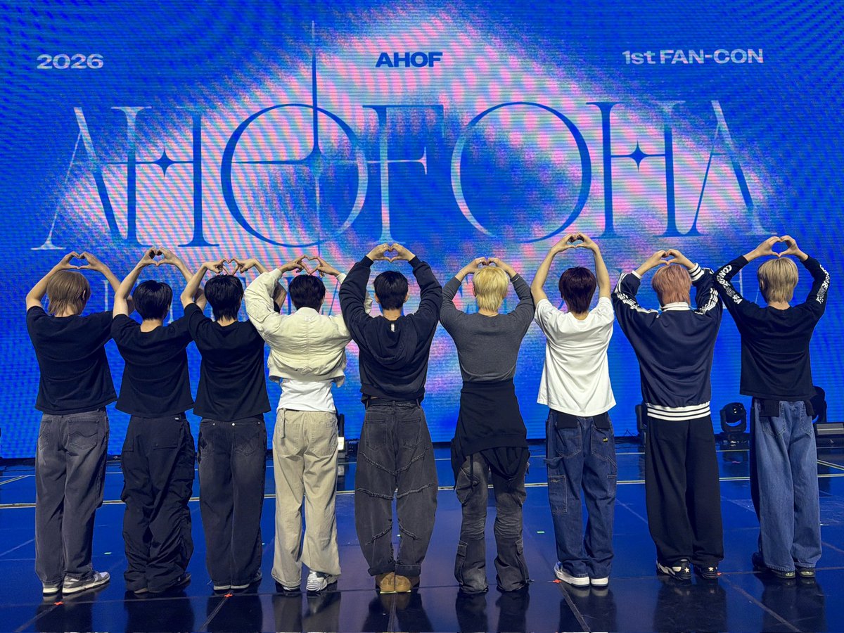 loryard_mckenyu's tweet photo. MIC is ON!
TURN IT UP FOR AHOF
#AHOFonSoundBOMB360
#AHOF360PreRecording
#퍼컬하면핸디_핸디하면아홉
#AHOF #아홉 @AHOF_official https://t.co/YNw1vuym3f