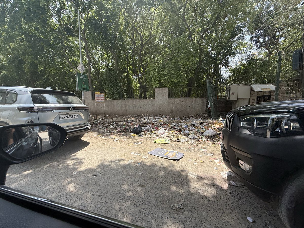 AnkitYa48299937's tweet image. Sector 23a Gurgaon every corner is a dumping ground infested with diseases, only trash and speed breakers on roads while politicians enjoy their for fortuners @MunCorpGurugram, @DC_Gurugram, @cmohry, @mlagurgaon, @RaobirenderBJP &amp;amp; Bharatiya Janata Party?Act #Gurgaon #SwachhBharat