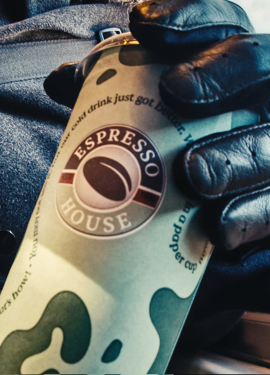 AT0MAC's tweet image. Mornin' with a coconut latte salted caramel double espresso because i been barely sleeping.....

Been hunting auction deals and think i found a really good one 

#latte #coffee #morning #topofthemornintoya 🎩