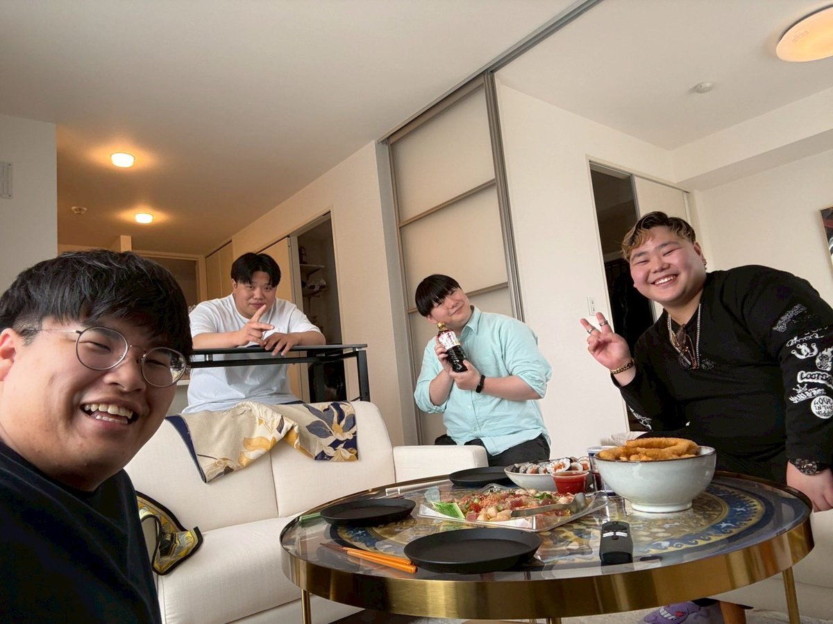 youta3dayo's tweet photo. 人の家に泊まるの中学生以来だからちょっと緊張した笑
楽しかった✌️ https://t.co/mkGEGA5xHd