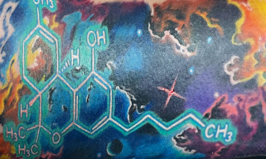Telepath42's tweet photo. Happy 4/20 to those that do, and happy 20th April to those that don’t! https://t.co/SiQQ0cPj48