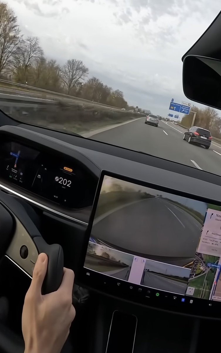 TeslaXander tweet media