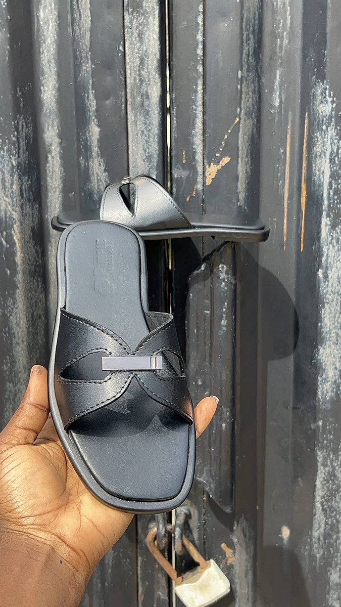 only1_sewa's tweet photo. Handmade Footwear In Osogbo (Aregbe)
.
Price: 11,000
.
WhatsApp line: 08141863515
.
Don't forget we deliver everywhere
#fyp #shoemaker #shoemaking #footwear https://t.co/NWAhUby6hK