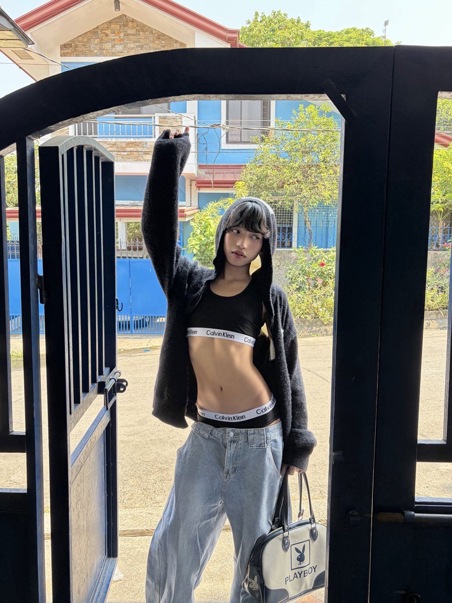 callmesora tweet media