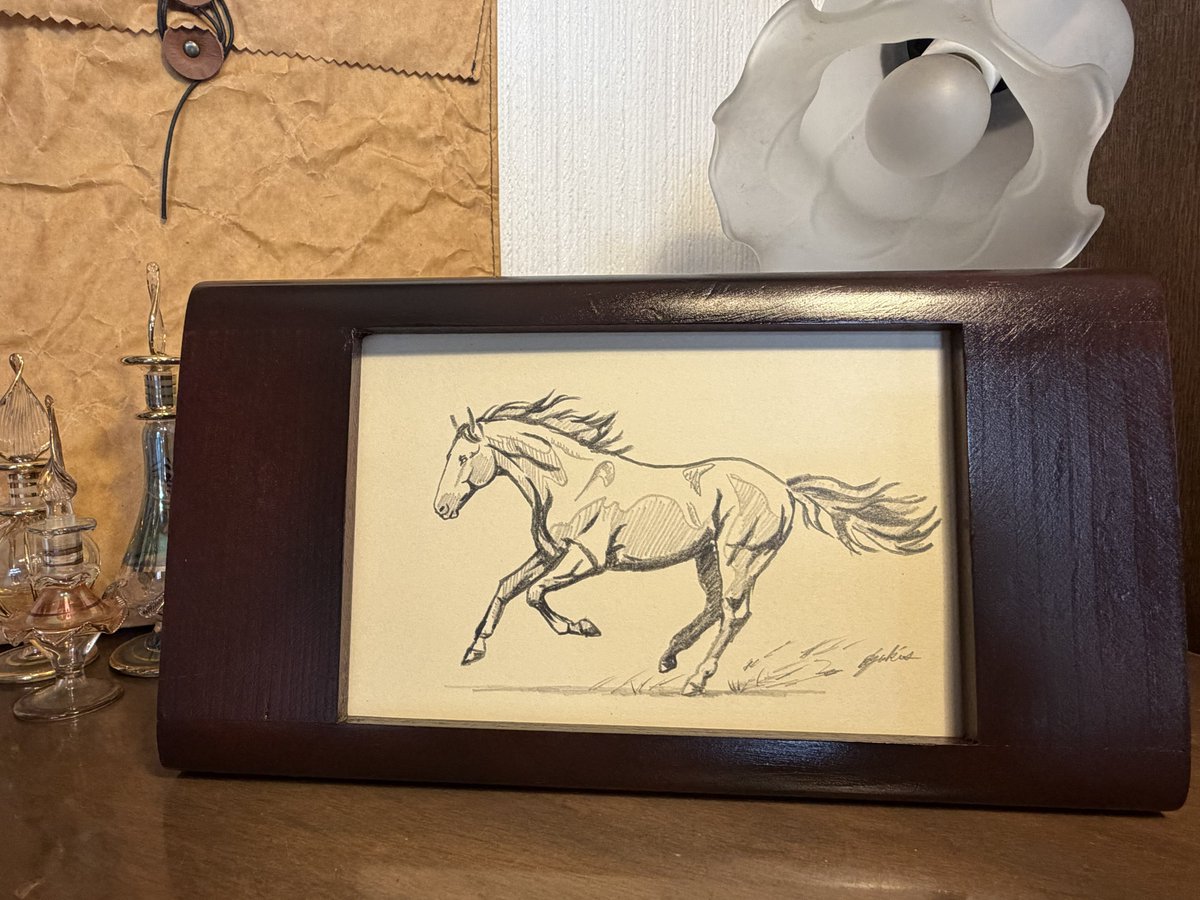 走ってる馬をスケッチしてミニ額に入れてみました！ 額縁はわけあって