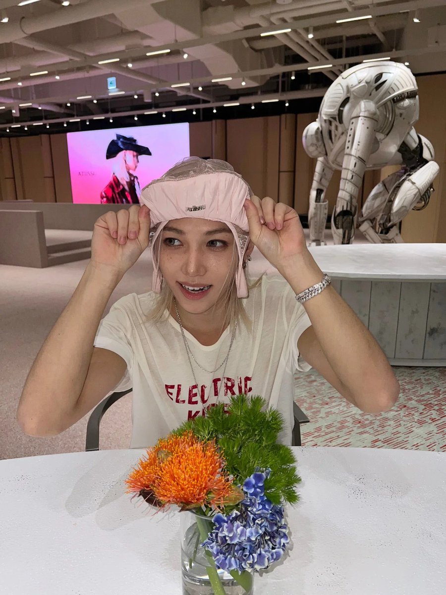 felix instagram update: "i need atiissu 🤠🖤💛🩷"