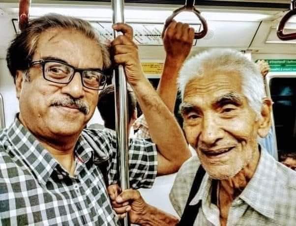 sumantkabir's tweet image. कल 90 वर्षीय शादीलाल जी वॉयलेट लाइन मेट्रो में अकेले सफर करते मिले। सीनियर सिटीजन की सीट पर उनके बगल में बैठने के बाद मुझे लगा वो कुछ बेचैन हैं।

बार बार वे मुझसे पूछते ये कौन सा स्टेशन है?

जब मैंने पूछा कि आपको जाना कहाँ है तो वो माथे पर हाथ रख कर बोले-" वही तो मैं भूल गया हूँ"
