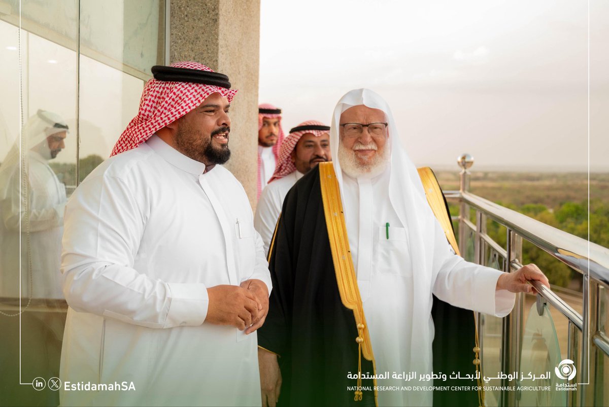 EstidamahSA's tweet photo. استقبل فرع #مركز_استدامة بجازان، معالي الشيخ الدكتور عبدالله بن عبدالمحسن التركي، الذي اطّلع على البرامج والمبادرات البحثية والإرشادية، ودور المركز في رفع كفاءة الإنتاج الزراعي وتعزيز مستهدفات الأمن الغذائي والتنمية المستدامة. https://t.co/Gv7lHEBT0t