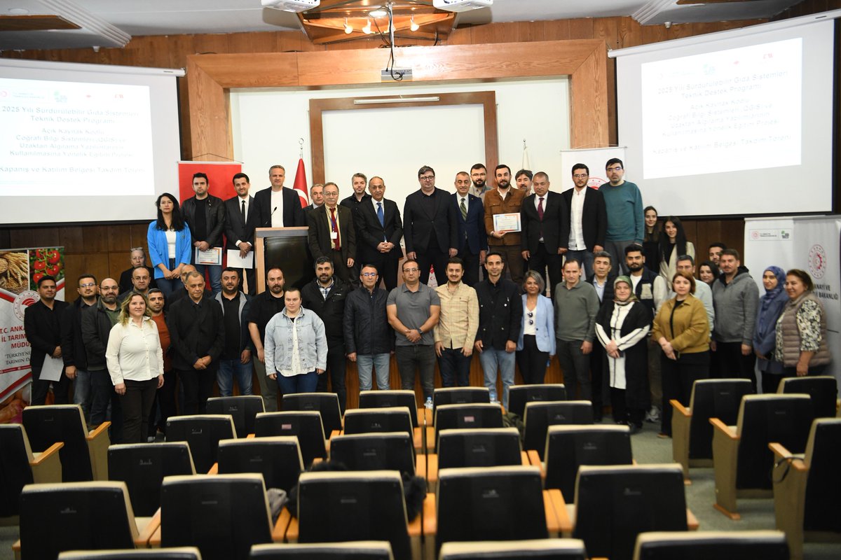 ankaratarim's tweet image. Tarımın Geleceği Veride! 
Ankara Kalkınma Ajansı desteğiyle "Coğrafi Bilgi Sistemleri ve Uzaktan Algılama Yazılımları Eğitimi" projemizi tamamladık. Dijital analizlerle sürdürülebilir tarım ve verimli kaynak yönetimi için daha güçlü bir yapı ile üreticimizin yanındayız!  #cbs #ua