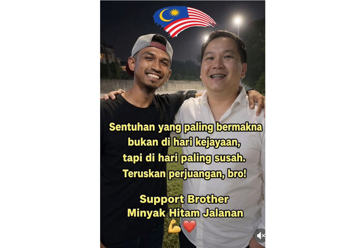 DrZulkifliHasan's tweet photo. Kisah yang ringkas, tapi membekas sampai ke lubuk hati yang paling dalam.🤍

Ini Dicky - pemuda Cina yang dibantu abang Minyak Hitam Jalanan. Kerja di restoran halal, cari rezeki macam kita semua. 

Beliau seorang bapa Tunggal berasal dari Tawau, Sabah dan kerja restoran di KL East Mall, sebab itulah beliau pakai baju kameja putih bersih dan hanya balik malam lepas habis waktu kerja.

Bila dah ada sikit rezeki dari live TikTok, beliau cari balik abang tu… bukan untuk balas jasa semata, tapi nak bagi orang lain pula rasa dibantu.

Momen beliau salam siap cium tangan - itu bukan sekadar adab, itu akhlak. Tinggi nilainya.

Hakikatnya, susah itu tak kenal bangsa. Ramai yang memerlukan bantuan, cuma kita tak nampak. Tapi bila ada yang hulur pertolongan tanpa berkira, di situlah indahnya kemanusiaan.

Apa yang abang Minyak Hitam Jalanan buat itu bukan sekadar tolong baiki motor - tapi itulah dakwah. Dakwah dengan akhlak, dengan ihsan. Islam itu bukan hanya kata-kata, tapi cara kita menyantuni manusia.

Inilah Malaysia yang kita nak - masyarakat bertamadun yang saling bantu membantu, tanpa kira siapa.

Semoga kebaikan kecil ini jadi asbab rahmat yang lebih besar.

Budi yang baik, insya-Allah tak pernah hilang nilainya. ✨

🤲🇲🇾

#SebarkanSalam
#MadaniMembantu