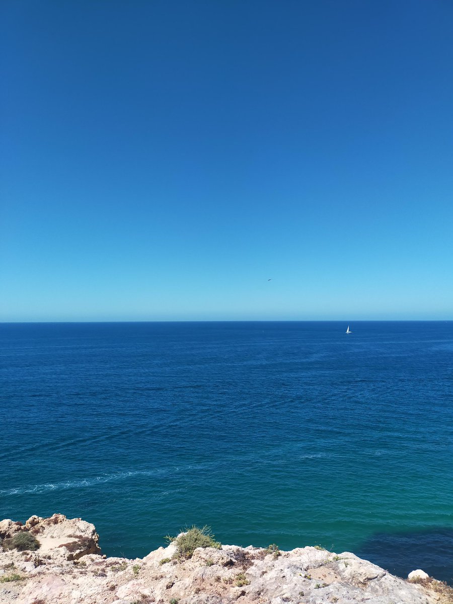 Clariss96192813's tweet image. How many shades of blue can you see/sea 🌊🌊 #blue #holidays @visitportugal