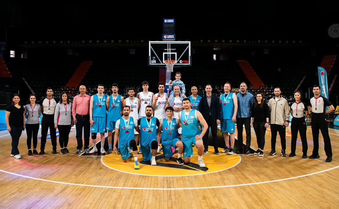 mersinhabercig's tweet image. #Türkiye Sigorta #3x3 #Basketbol #Mersin etabı tamamlandı.

mersinhaberci.com/haber/66371/3x…