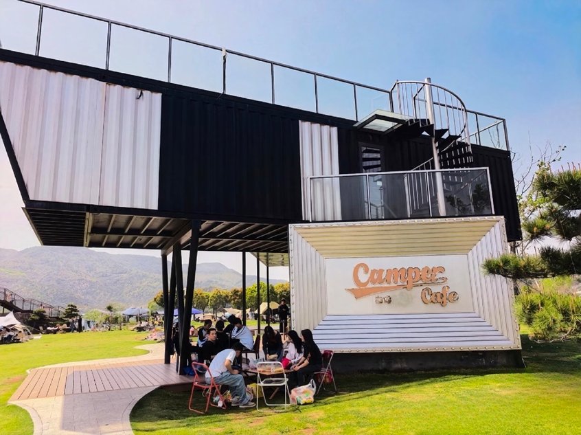 This camper cafe in Cixi is my new happy place!☕🌿 Coffee, grass, and good vibes all around. Perfect weekend mode activated. #Cixi #CafeHopping #WeekendVibes