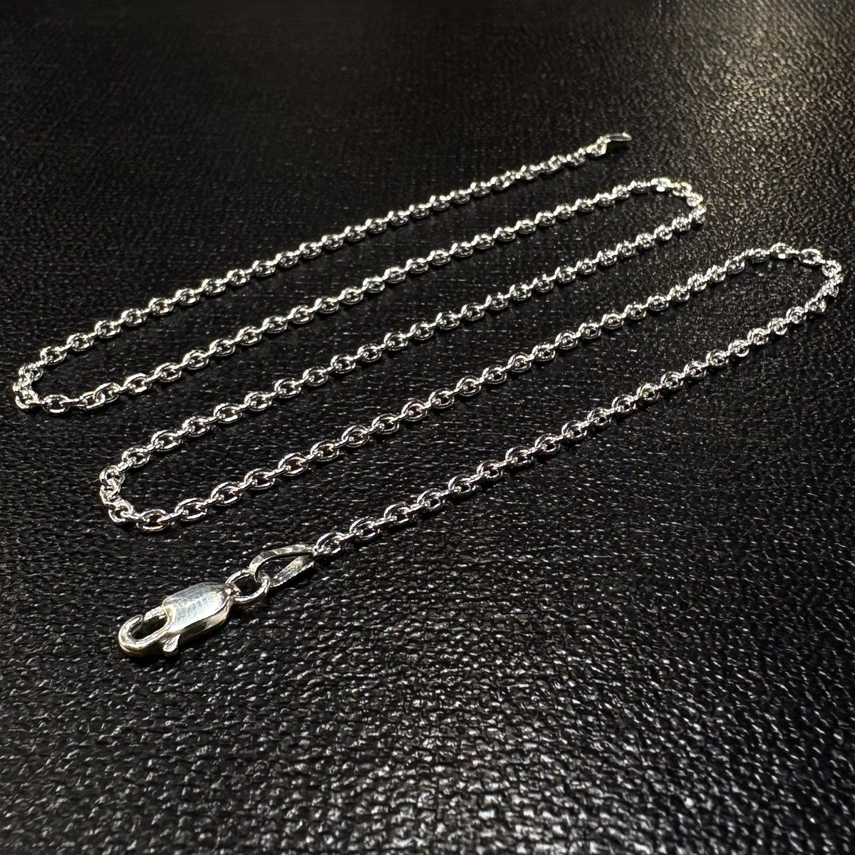 SJ_Gin_No_Kura's tweet image. 【シルバーチェーン】 あずきチェーン　幅約2.1mm

もっともシンプルにしてどんなトップにも合う定番のチェーン。
小さめのトップに合わせ易くメンズ、レディース、共に扱いやすい太さです。

freemaru.com/shopdetail/001…

#chain #チェーン
#silverchain #シルバーチェーン
#あずきチェーン