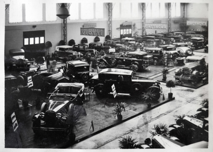 mariobianchi18's tweet photo. Il #20aprile 1900 al Valentino di Torino apre i battenti il primo #SalonedellAuto, chiamato Mostra di Automobili. Accorsero in 3 giorni, dato notevole per l'epoca, circa 2000 persone, che poterono ammirare le auto di Italia, fra cui la neonata Fiat, Francia e Germania, su 800 mq. https://t.co/5ULPpFcKvq