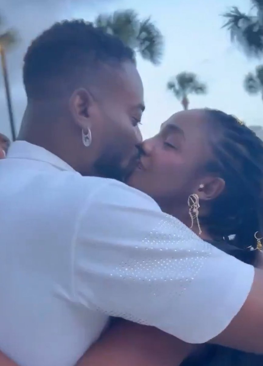 𝔼𝕤𝕞𝕒𝕣𝕥😎 tweet media