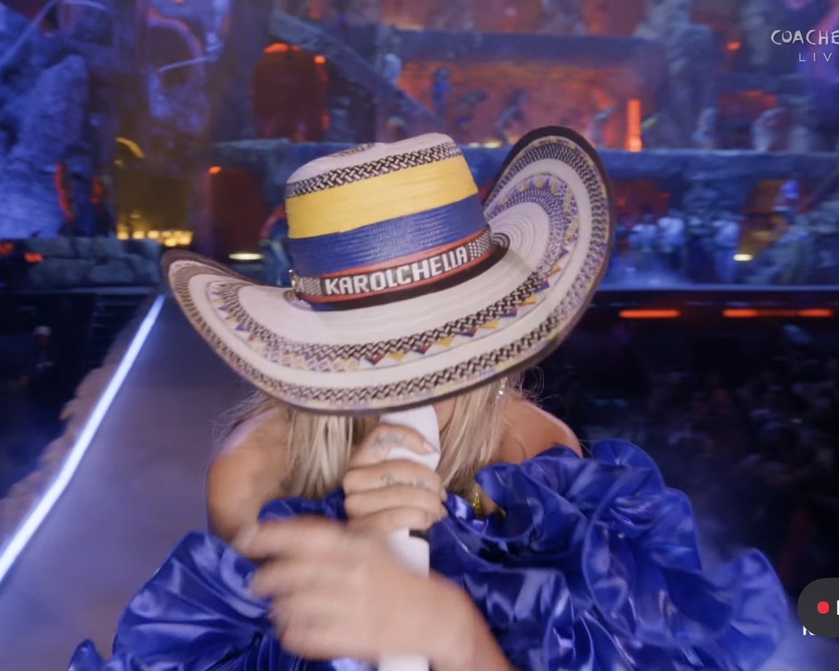 zoe 🍍 tweet media