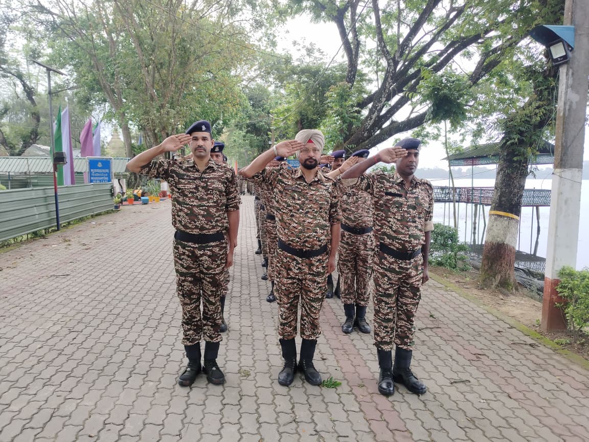 149_bn's tweet photo. 149वीं बटालियन सीआरपीएफ में आज सफलतापूर्वक परेड (Parade) का आयोजन किया गया। इस दौरान सभी अधिकारियों एवं जवानों ने उच्च अनुशासन, समर्पण और पेशेवर दक्षता का उत्कृष्ट प्रदर्शन किया। 🇮🇳💪
#CRPF #Parade #Discipline #149BN https://t.co/ixly7iKcSx