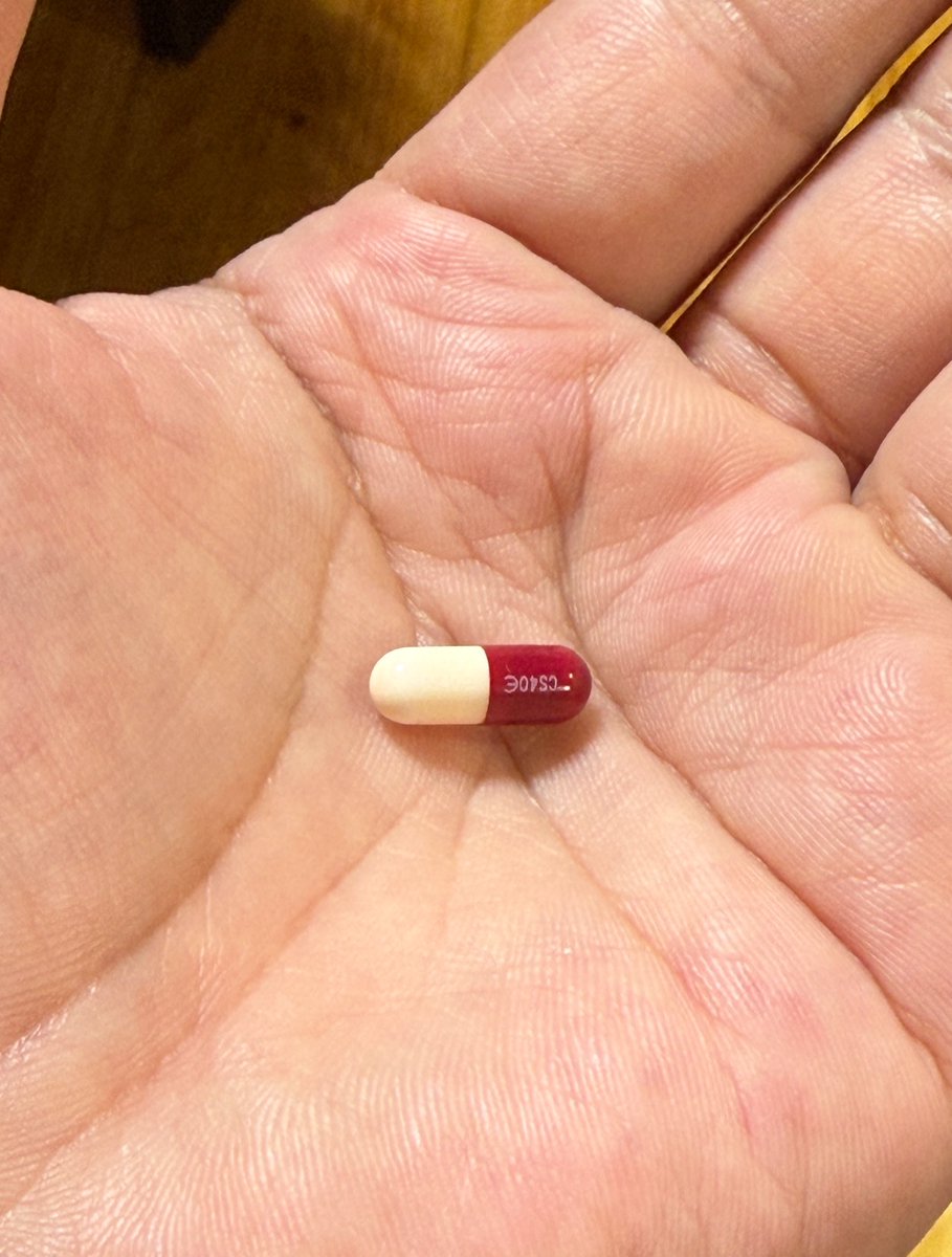 shagariko's tweet photo. 病院に行って薬を貰ったのですが

アポトキシン4869？😂

宮野志保が開発した凄い薬です💊

灰原哀が幼児化する前に名乗ってた名前が宮野志保ね、これ以上はネタバレになっちゃうから、いくら積まれても言えねーな😎

久しぶりにコナンでも見るかな🙂

#名探偵コナン　
#アポトキシン4869 https://t.co/KvCSossl4o