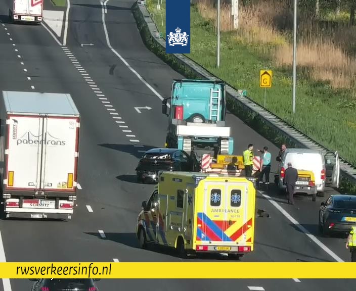 Ongeval op A15 bij Papendrecht met meerdere voertuigen