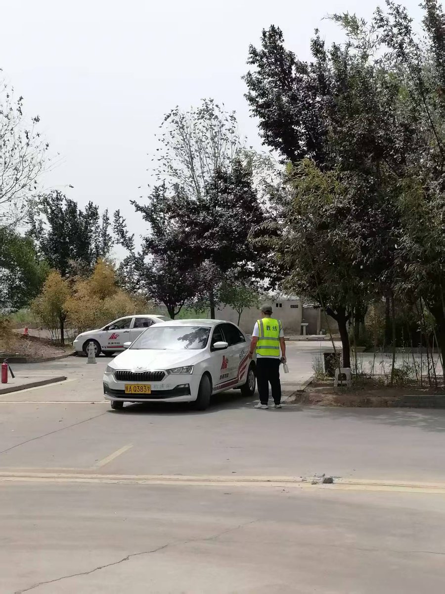 расаура ник tweet media